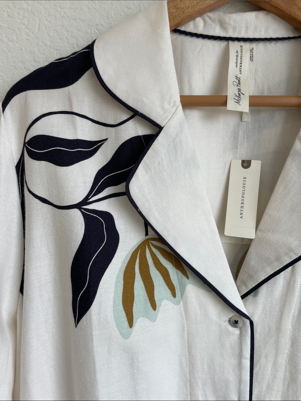 ANTHROPOLOGIE Off-White V-Neck PajamaTop with Bold Floral Contrast • XL - Picture 3 of 11
